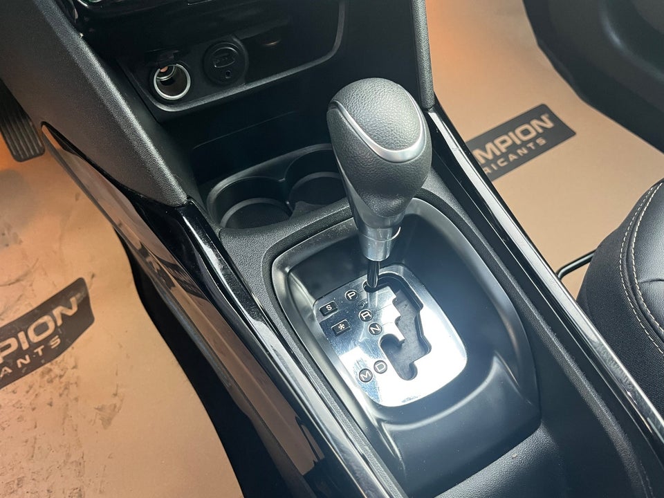 Peugeot 2008 1,2 e-THP 110 Allure Sky EAT6 5d