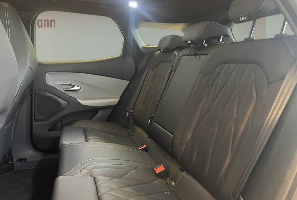 Ford Explorer 77 Premium Extended Range 5d