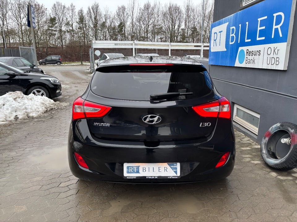 Hyundai i30 1,6 CRDi 110 EM-Edition 5d