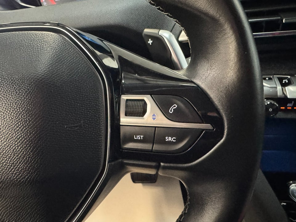 Peugeot 3008 1,6 Hybrid First Selection EAT8 5d