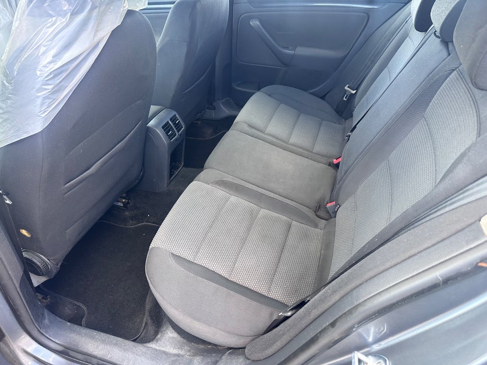 VW Golf VI 1,6 TDi 105 Comfortline Variant BMT 5d