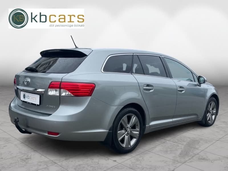 Toyota Avensis 1,8 VVT-i T2 Premium stc. 5d