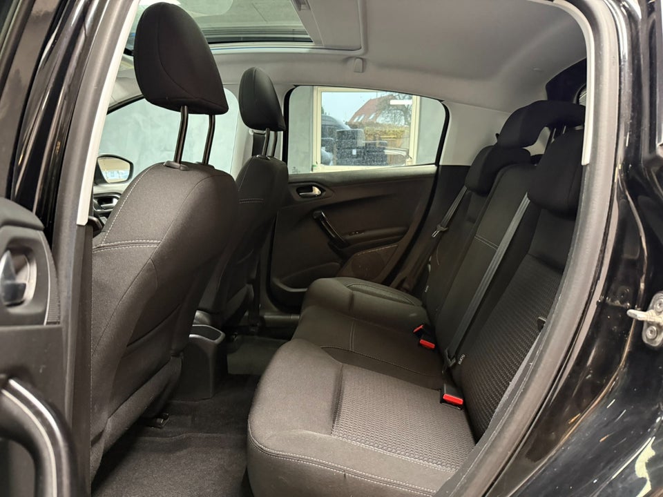 Peugeot 208 1,2 PureTech 82 Allure Sky 5d