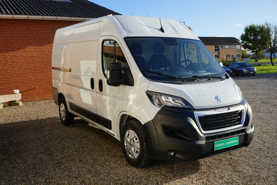 Peugeot Boxer 333 2,2 BlueHDi 140 L2H2 Premium
