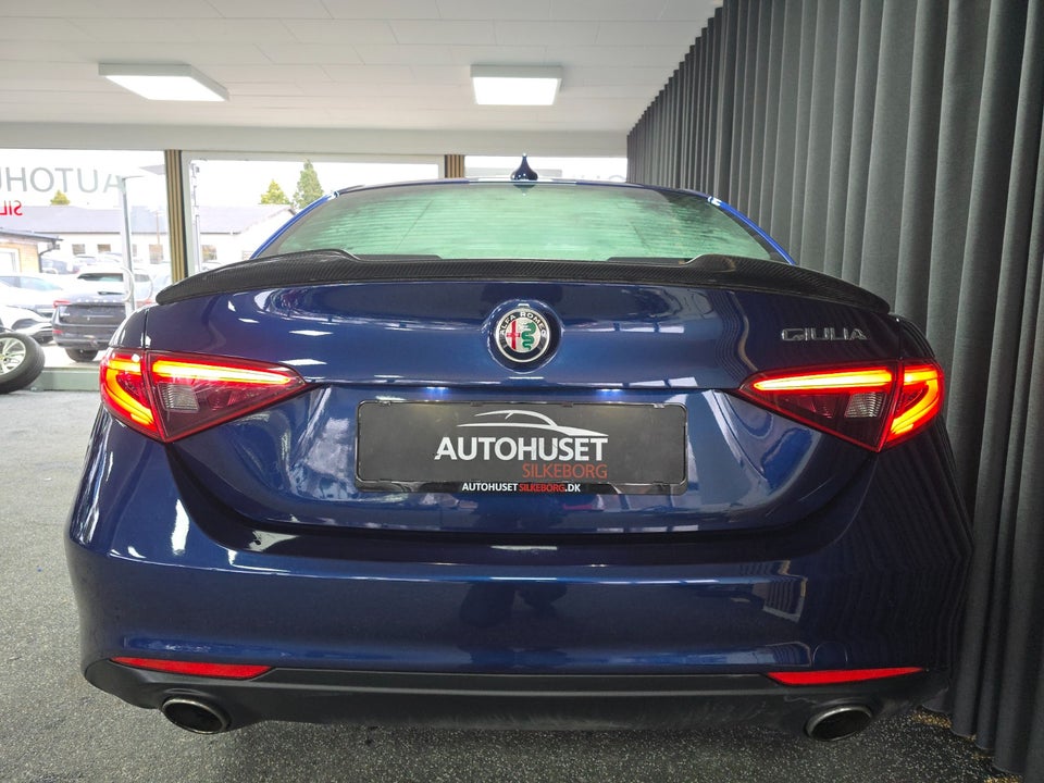 Alfa Romeo Giulia 2,0 T 200 Edizione aut. 4d