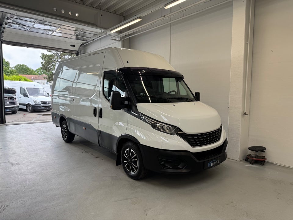 Iveco Daily 2,3 35S16 12m³ Van AG8