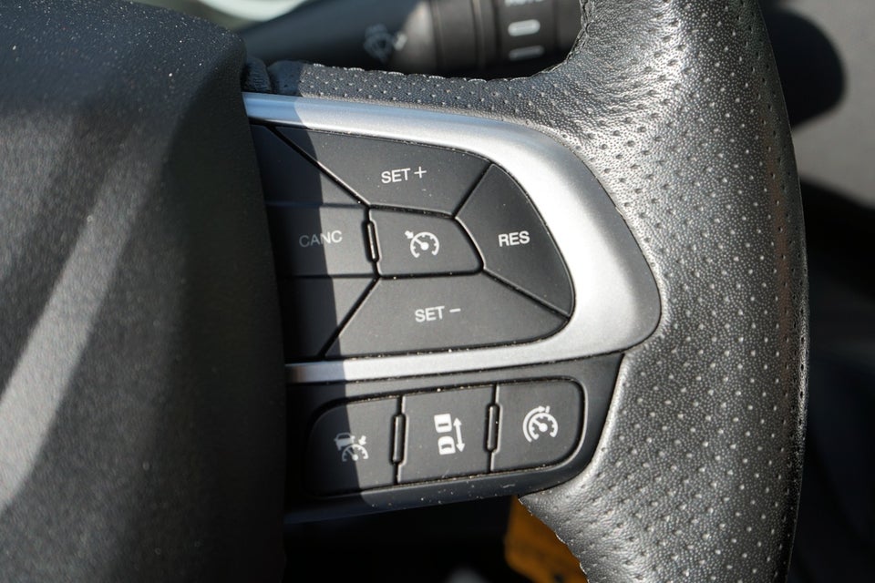 Iveco Daily 3,0 35S18 4100mm Box m/lift AG8