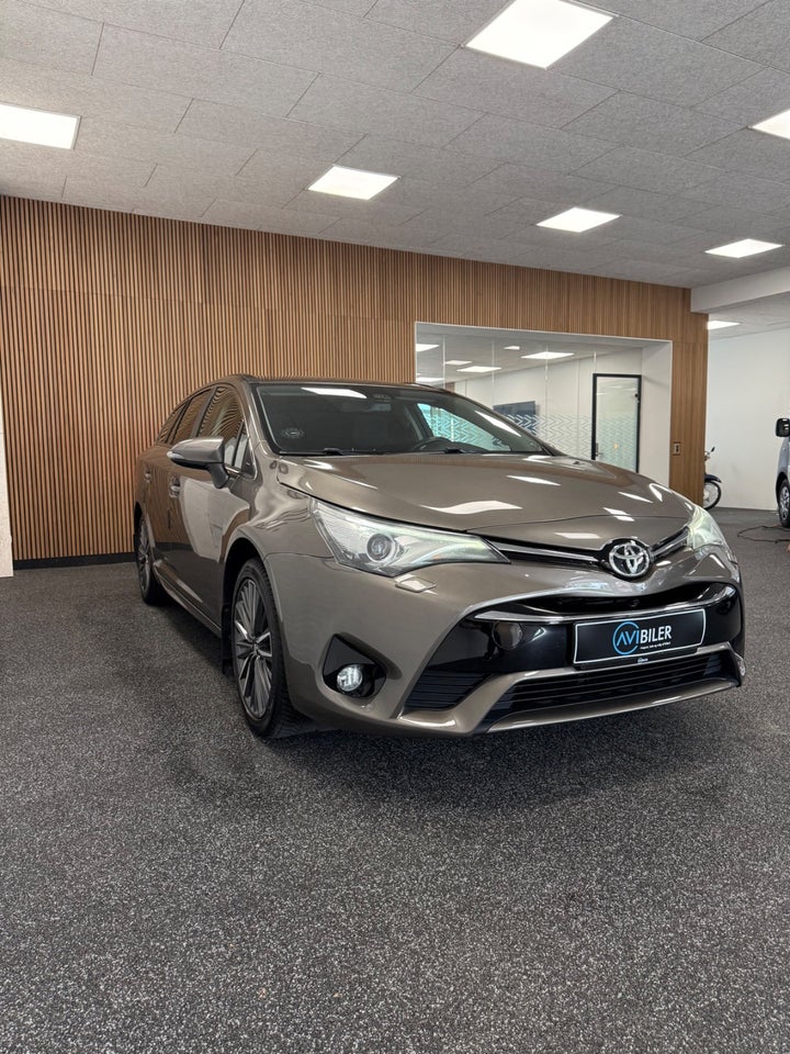 Toyota Avensis 1,8 VVT-i T2 Premium Touring Sports MDS 5d