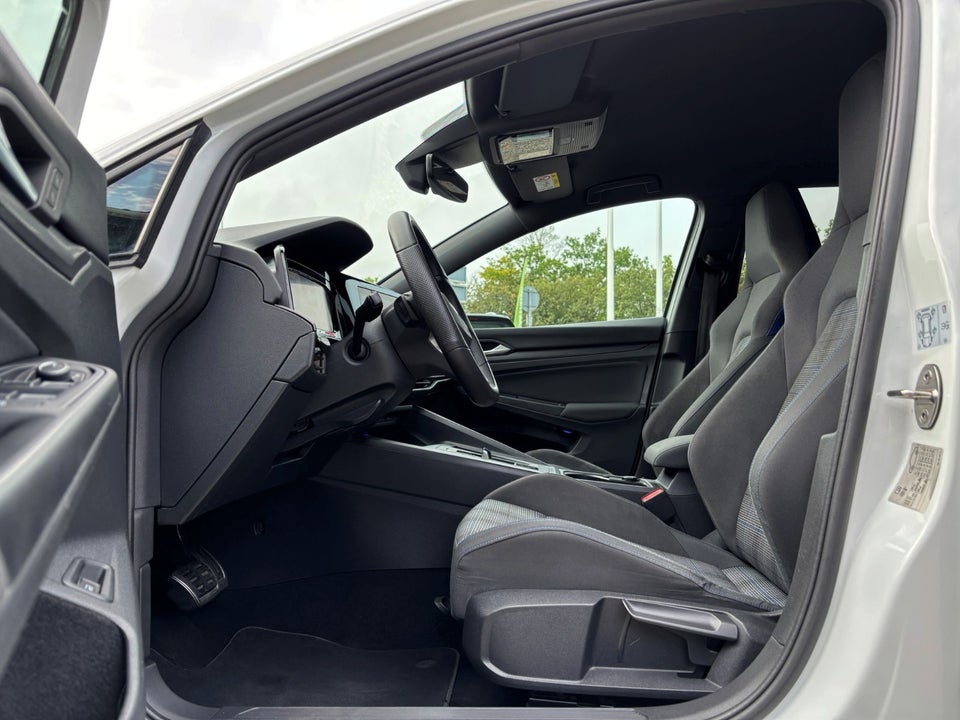 VW Golf VIII 1,4 GTE DSG 5d