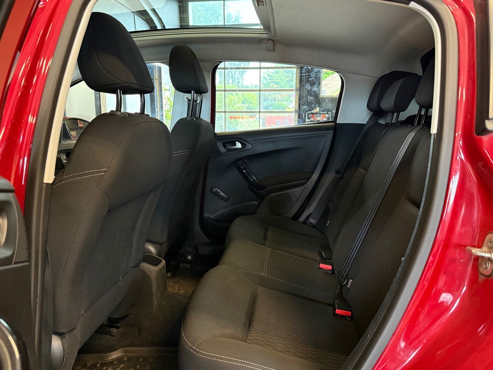 Peugeot 208 1,2 VTi 82 Allure Sky 5d