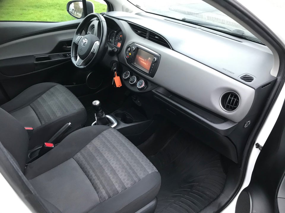 Toyota Yaris 1,0 VVT-i T2 5d