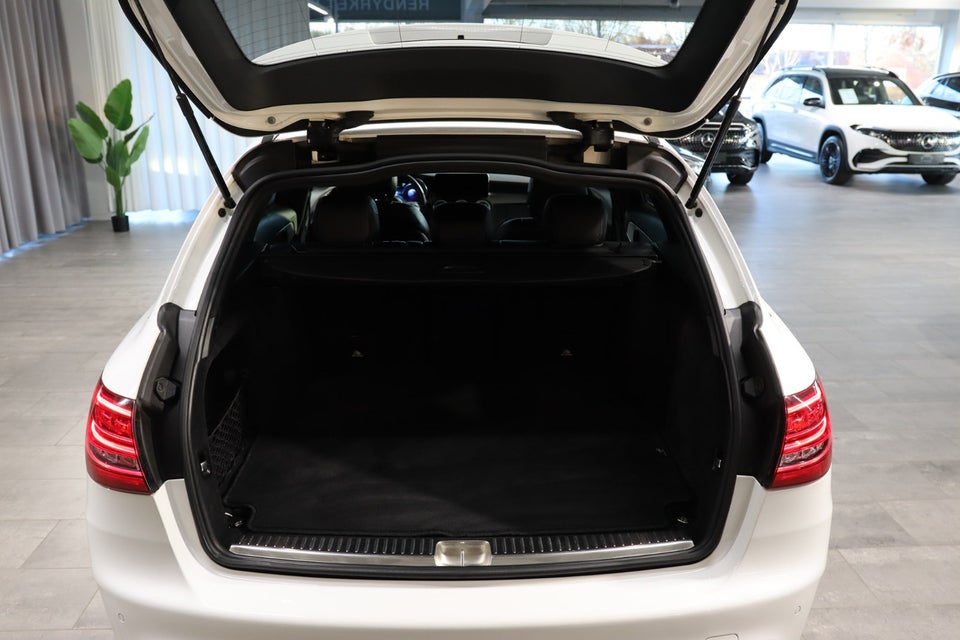 Mercedes C220 d 2,0 AMG Line Night Edition stc. aut. 5d