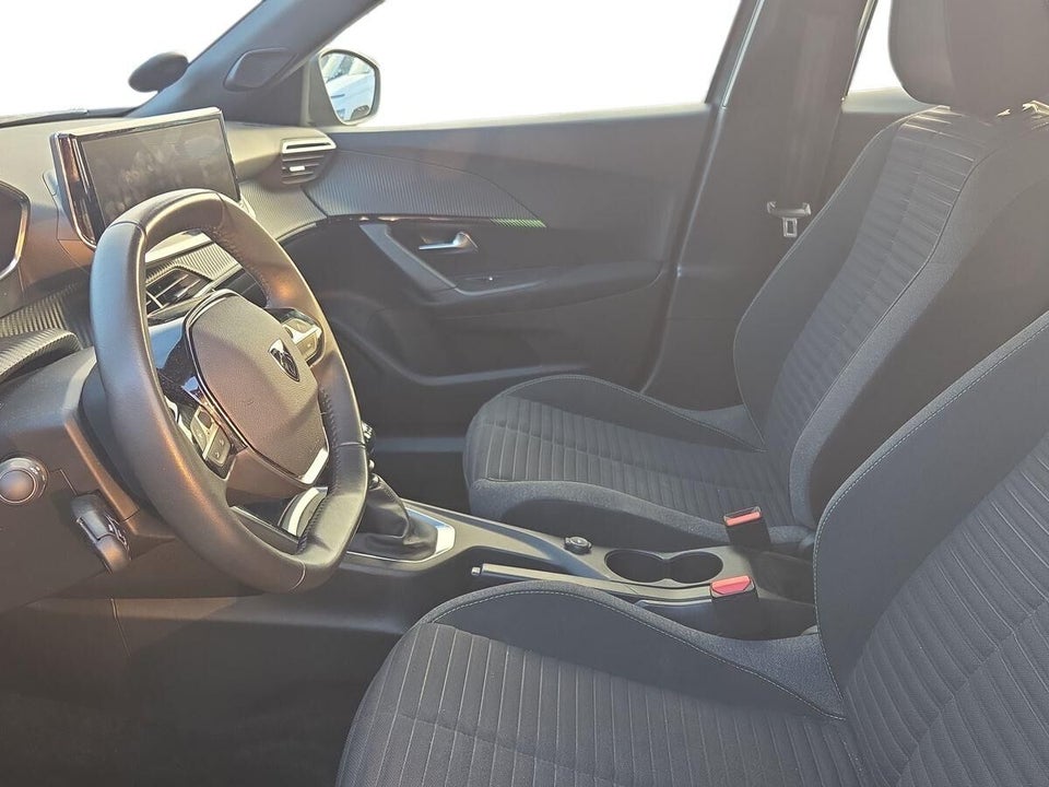 Peugeot 2008 1,2 PureTech 100 Black Limited 5d