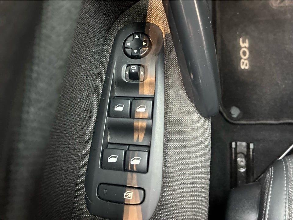 Peugeot 308 1,5 BlueHDi 130 Allure Pack SW EAT8 5d