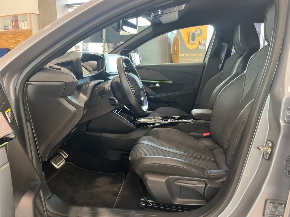 Peugeot e-208 50 GT 5d