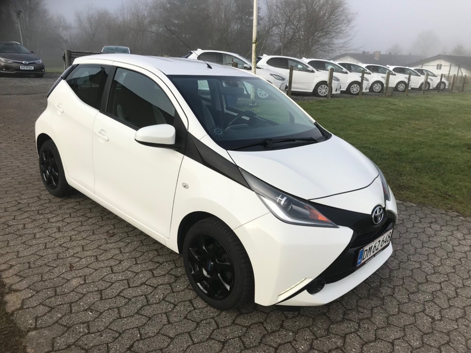 Toyota Aygo 1,0 VVT-i x-play x-touch 5d