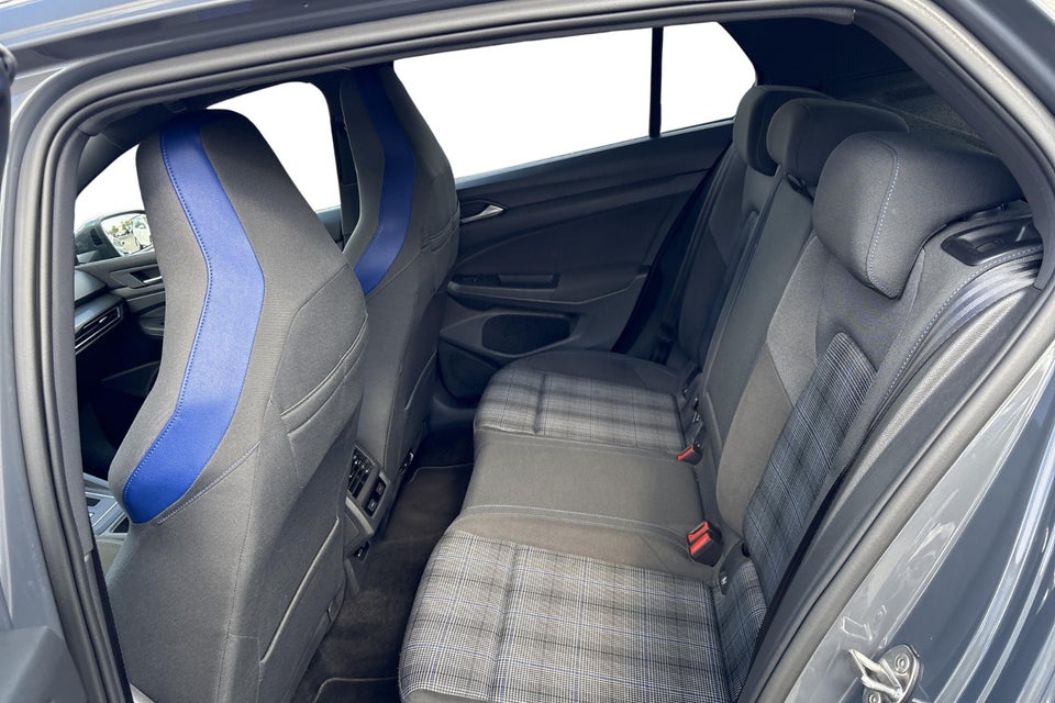 VW Golf VIII 1,4 GTE DSG 5d