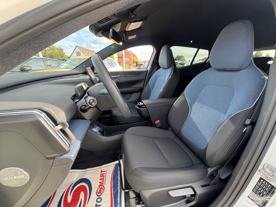Volvo EX30 Standard Range Core 5d