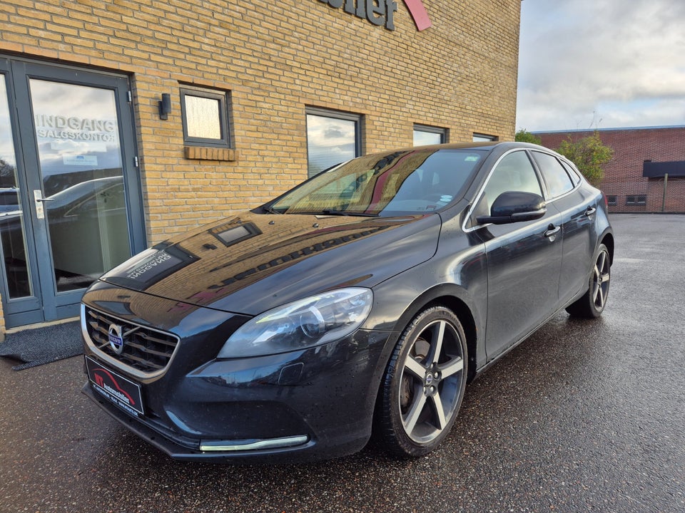 Volvo V40 2,0 D2 120 Momentum 5d