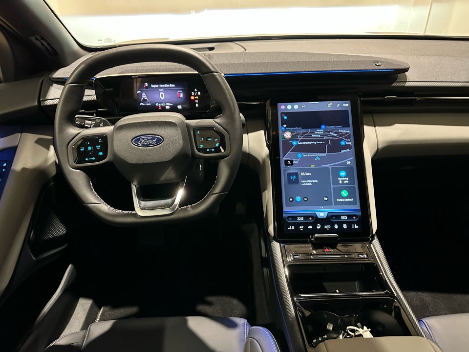 Ford Explorer 82 Premium Extended Range 5d