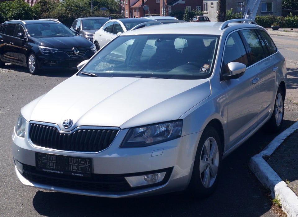 Skoda Octavia 2,0 TDi 150 Elegance Combi DSG 5d