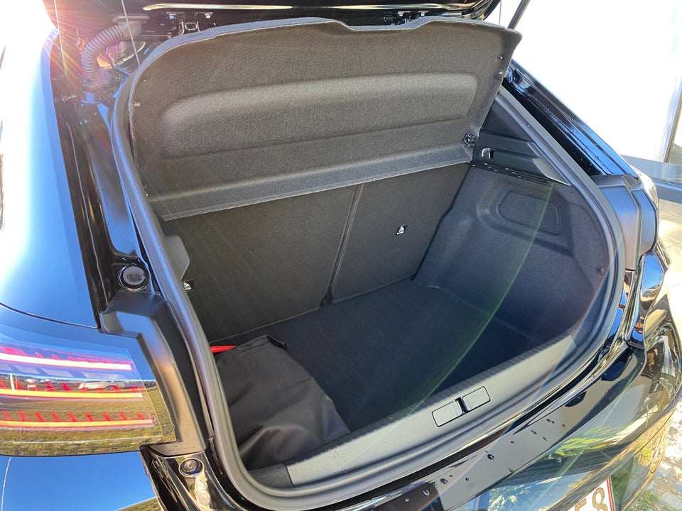 Peugeot e-208 54 GT 5d