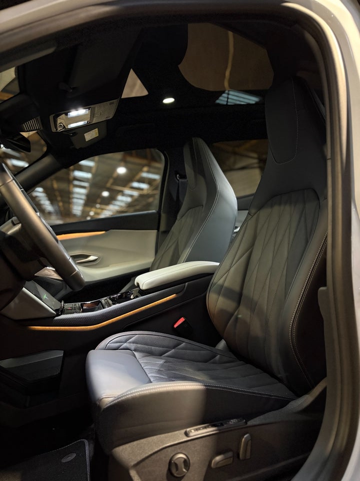 Ford Explorer 77 Premium Extended Range 5d