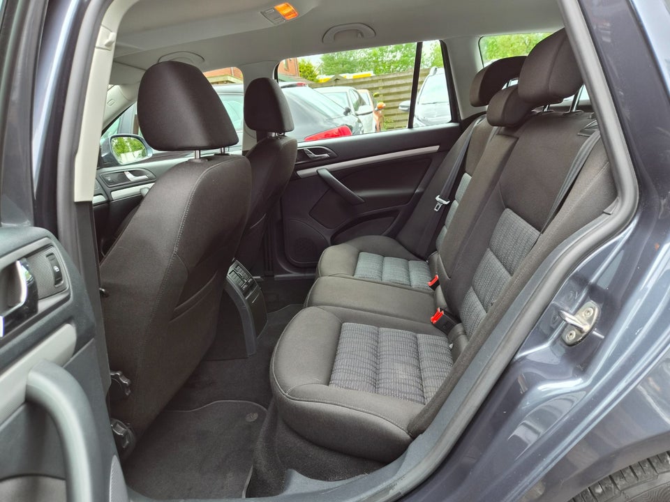Skoda Octavia 1,6 TDi 105 Ambiente Combi 5d