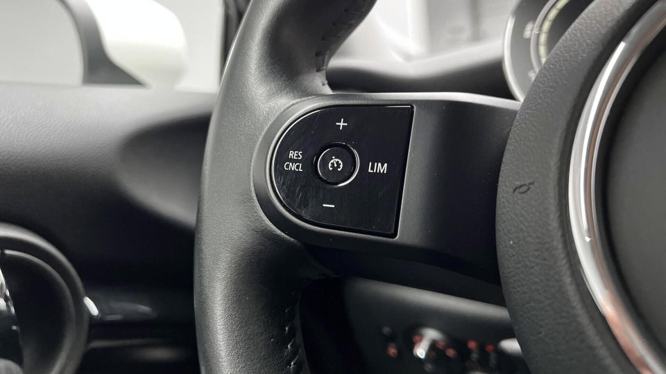 MINI Cooper SE Essential 3d