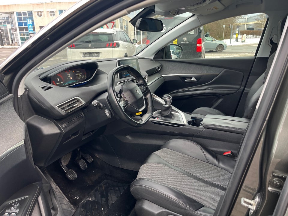 Peugeot 3008 1,2 e-THP 130 Allure 5d