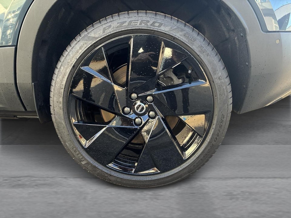 Volvo EX40 Extended Range Plus 5d