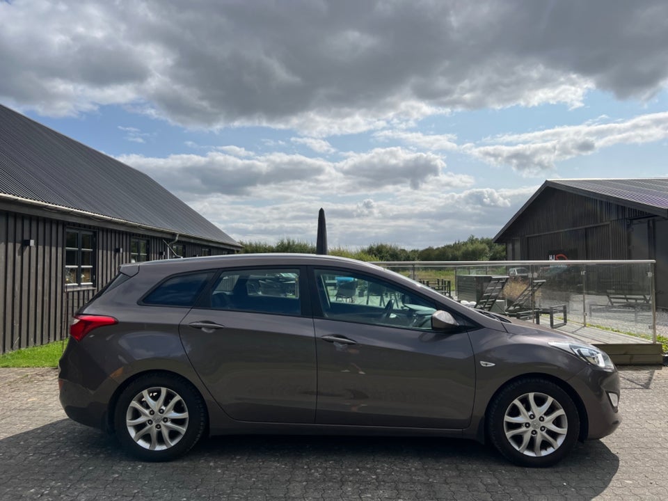 Hyundai i30 1,6 CRDi 110 Active+ CW 5d