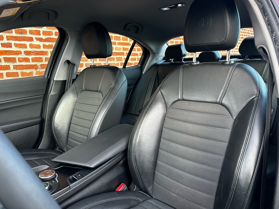 Alfa Romeo Giulia 2,0 T 200 Super aut. 4d