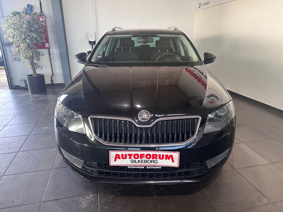 Skoda Octavia 2,0 TDi 150 Elegance Combi 5d