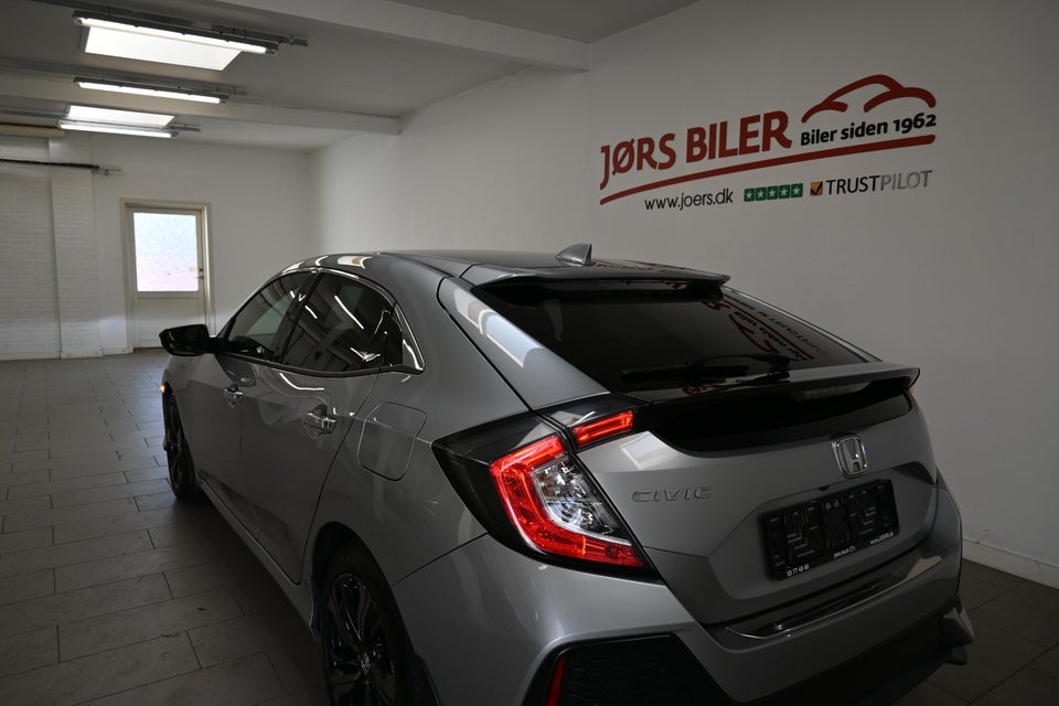 Honda Civic 1,5 VTEC Turbo Executive 5d