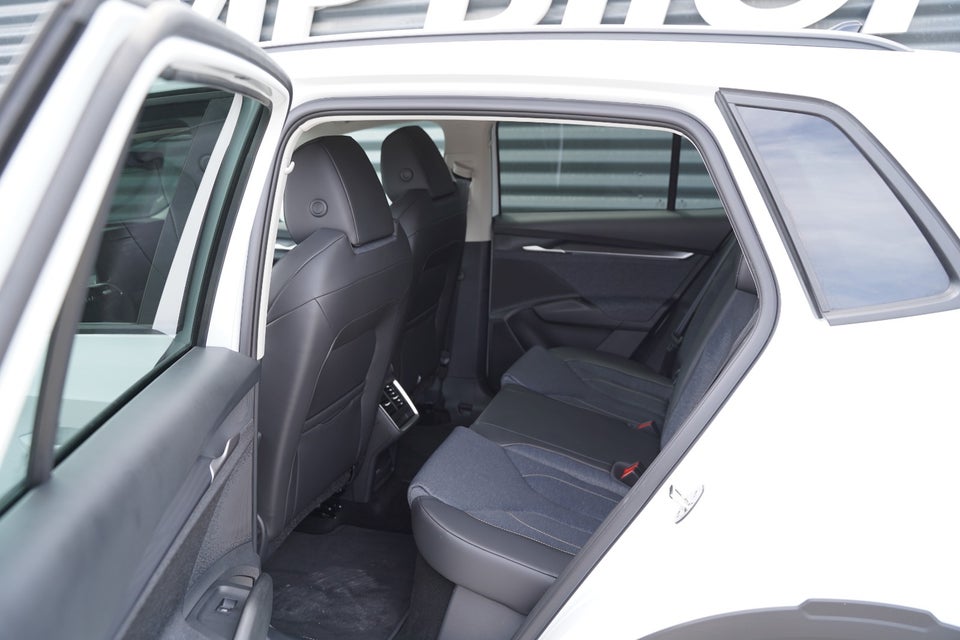 Skoda Elroq 60 iV Loft 5d