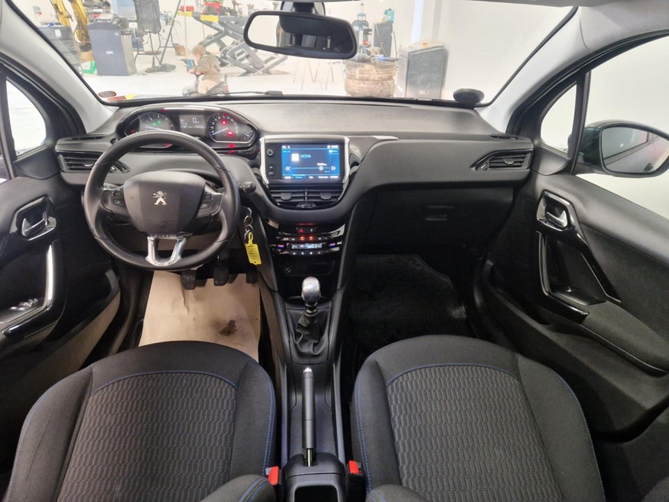 Peugeot 208 1,5 BlueHDi 100 Signature Sky 5d