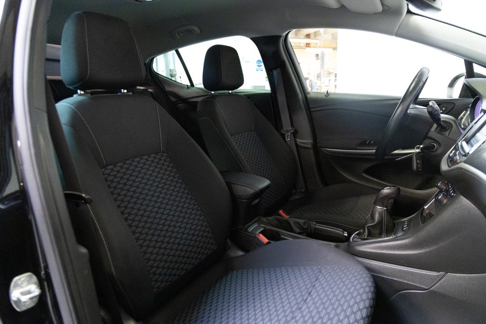 Opel Astra 1,0 T 105 Excite 5d