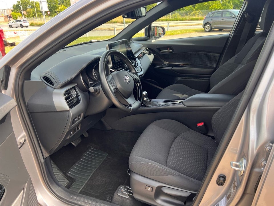 Toyota C-HR 1,8 Hybrid Premium Selected CVT 5d