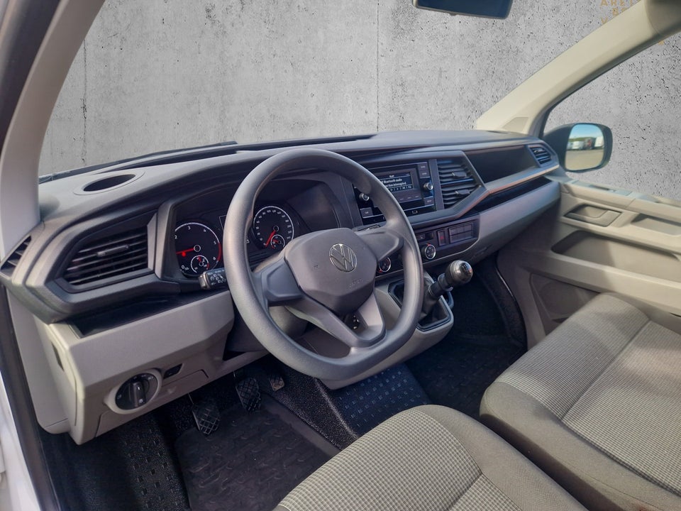 VW Transporter 2,0 TDi 110 Kassevogn lang