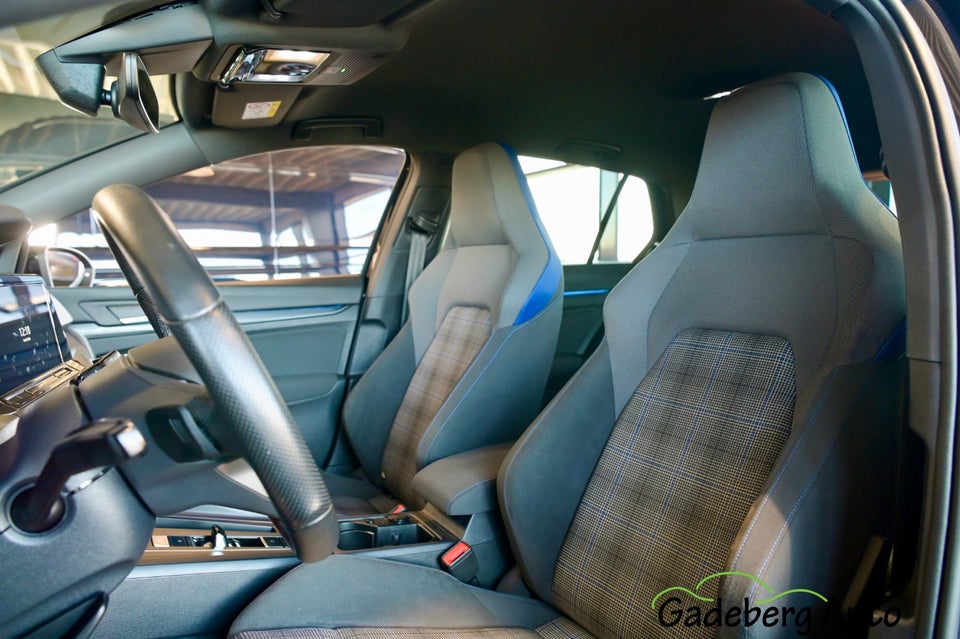 VW Golf VIII 1,4 GTE DSG 5d