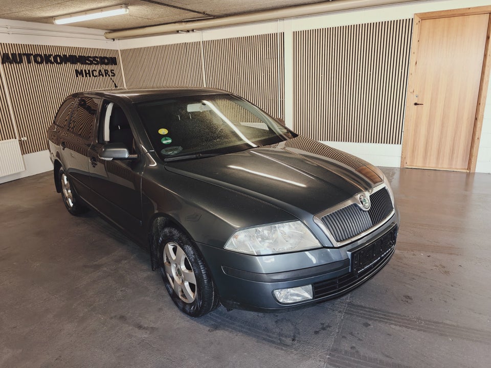 Skoda Octavia 1,6 Ambiente Combi 5d