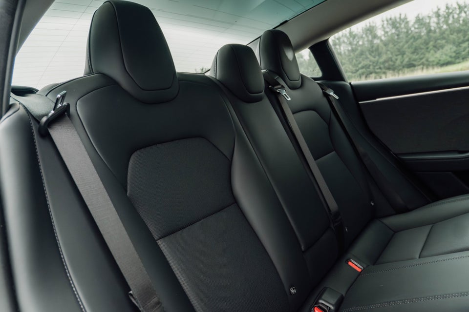 Tesla Model 3 RWD 4d