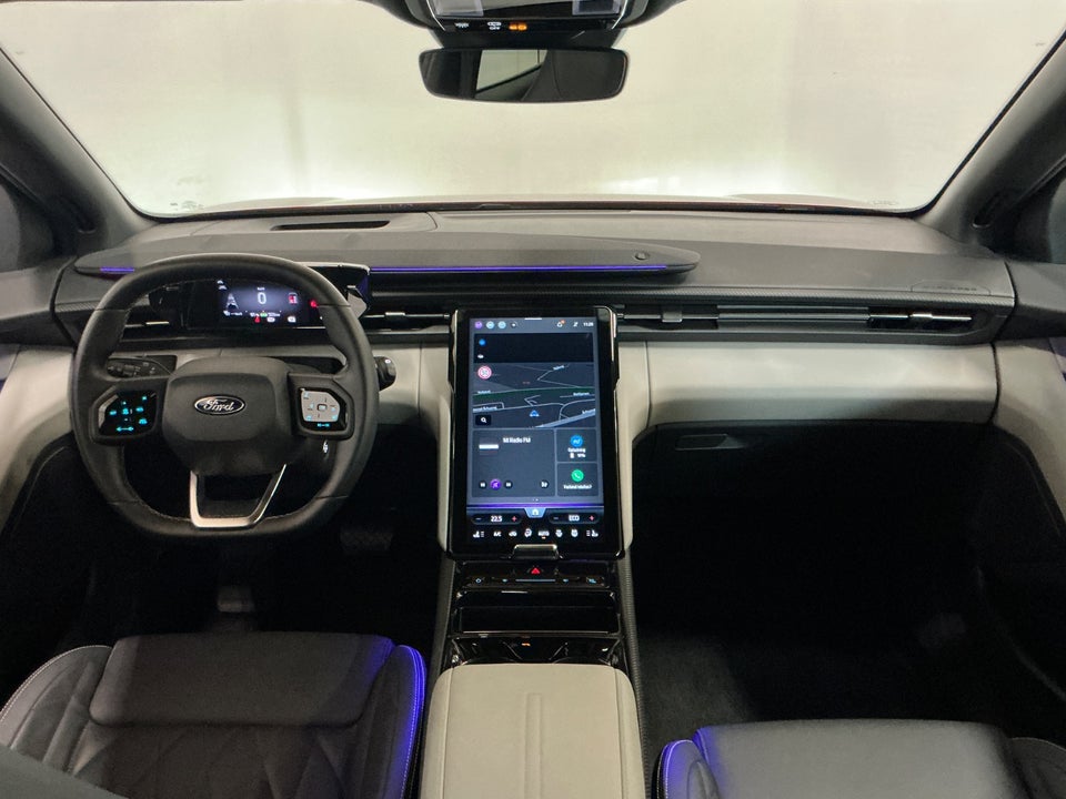 Ford Explorer 82 Premium Extended Range 5d