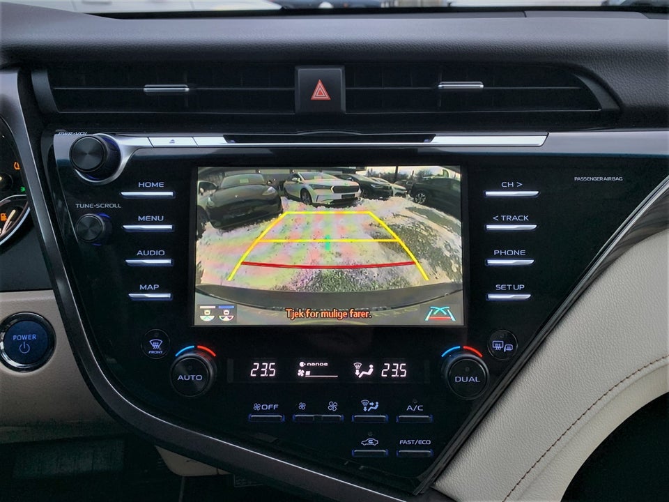 Toyota Camry 2,5 Hybrid H3 Executive CVT 4d