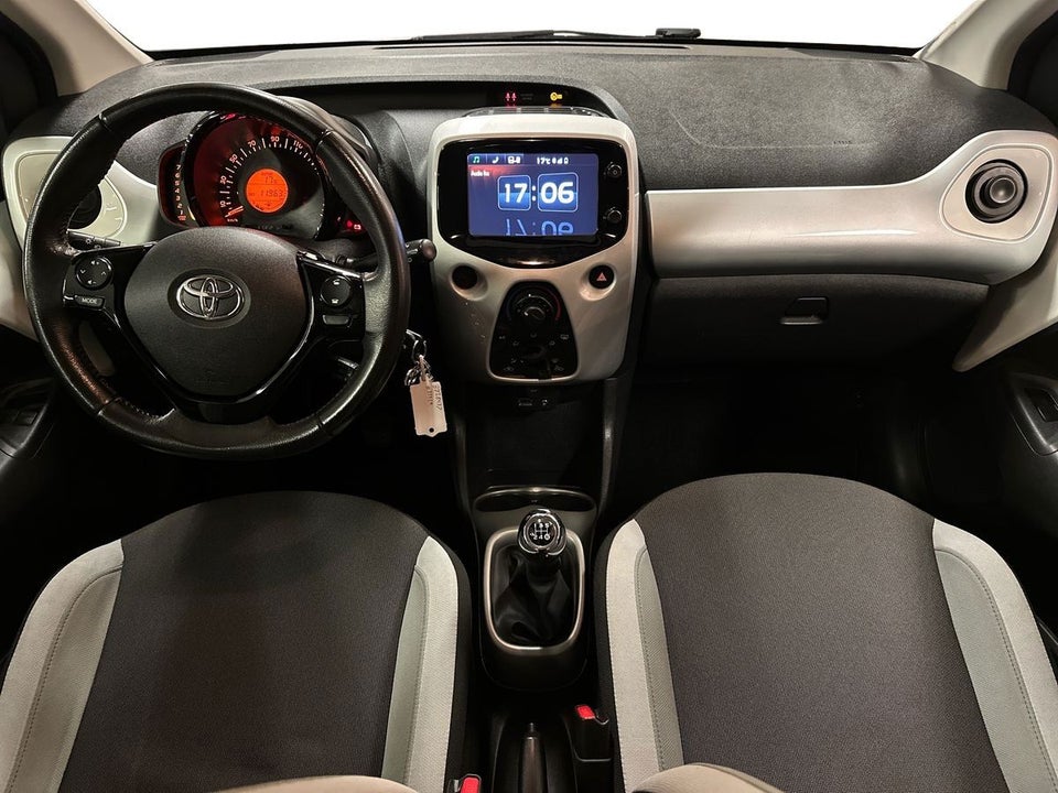 Toyota Aygo 1,0 VVT-i x-play x-touch 5d