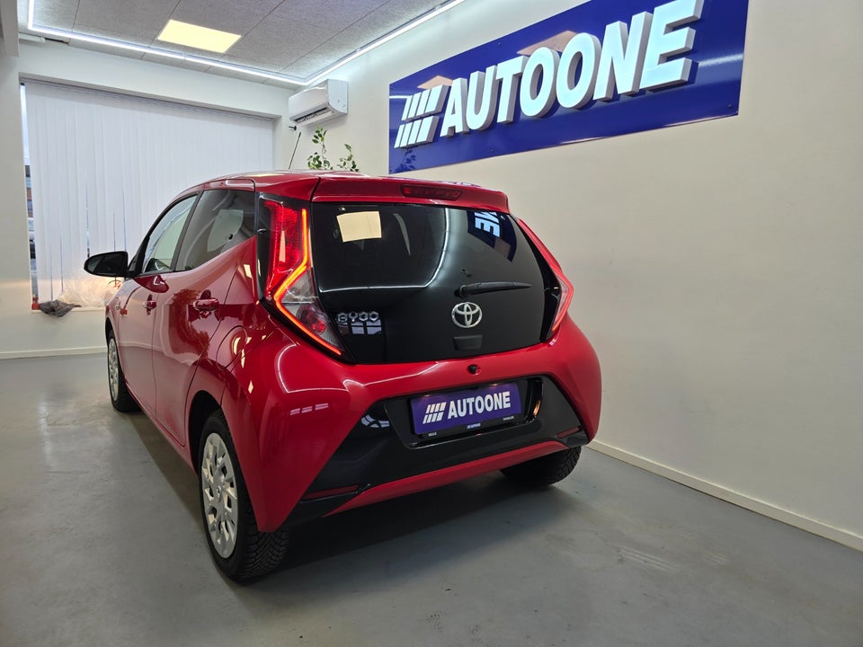 Toyota Aygo 1,0 VVT-i x-press 5d
