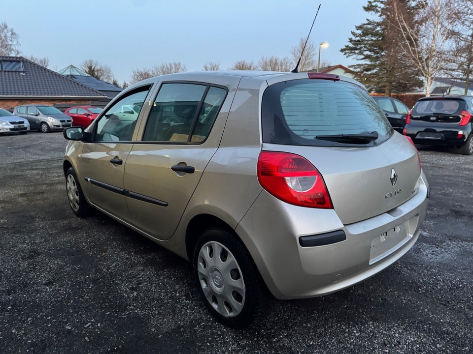 Renault Clio III 1,2 16V Authentique BeatUp aut. 5d