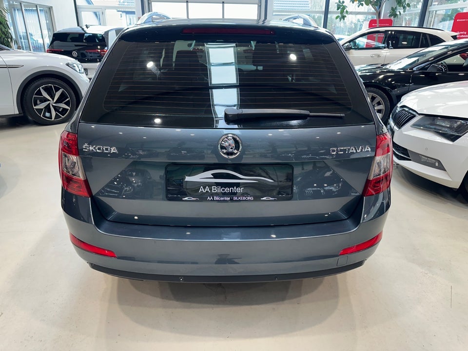 Skoda Octavia 1,6 TDi 110 Style Combi DSG 5d