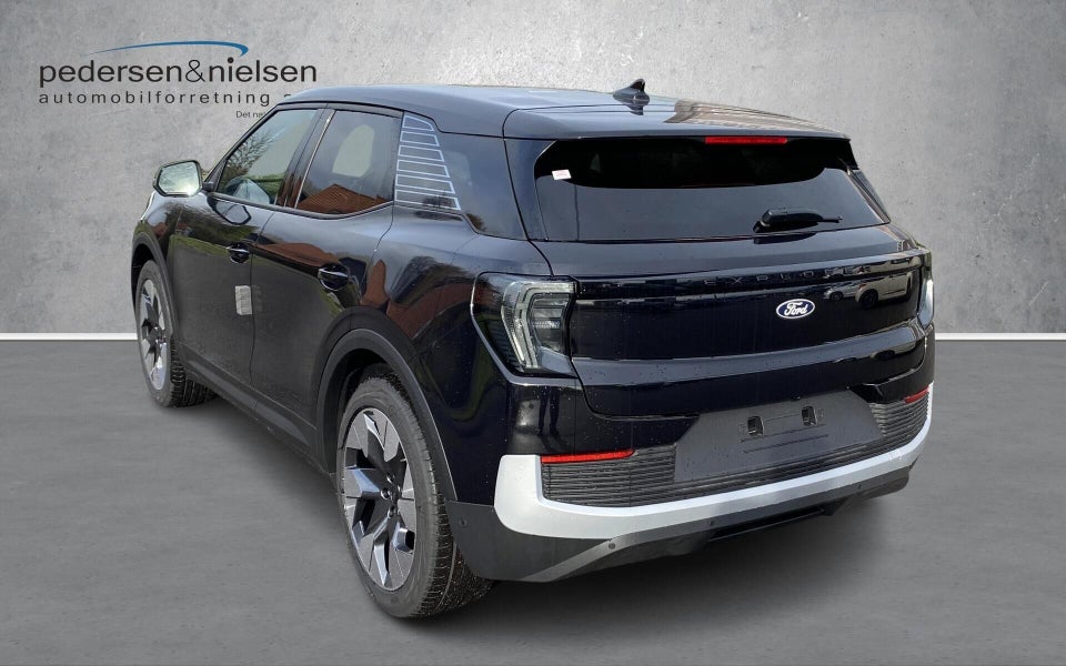 Ford Explorer 82 Premium Extended Range 5d